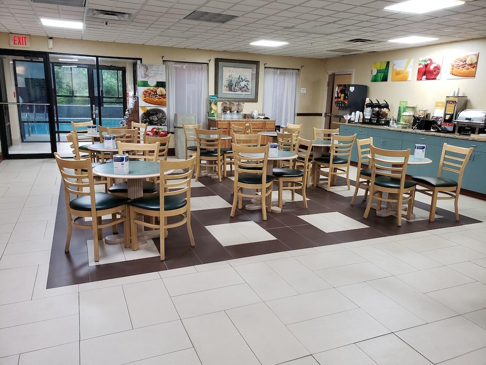 Quality Inn & Suites Sellersburg Dış mekan fotoğraf