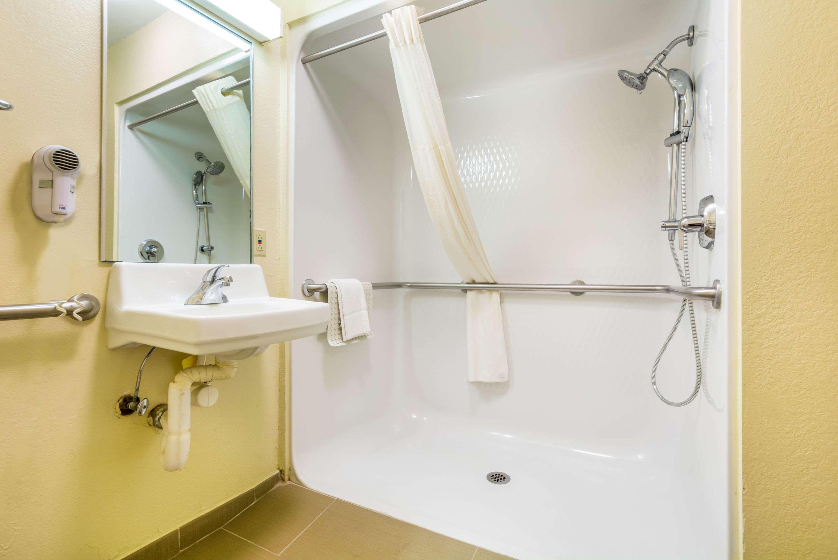 Quality Inn & Suites Sellersburg Dış mekan fotoğraf