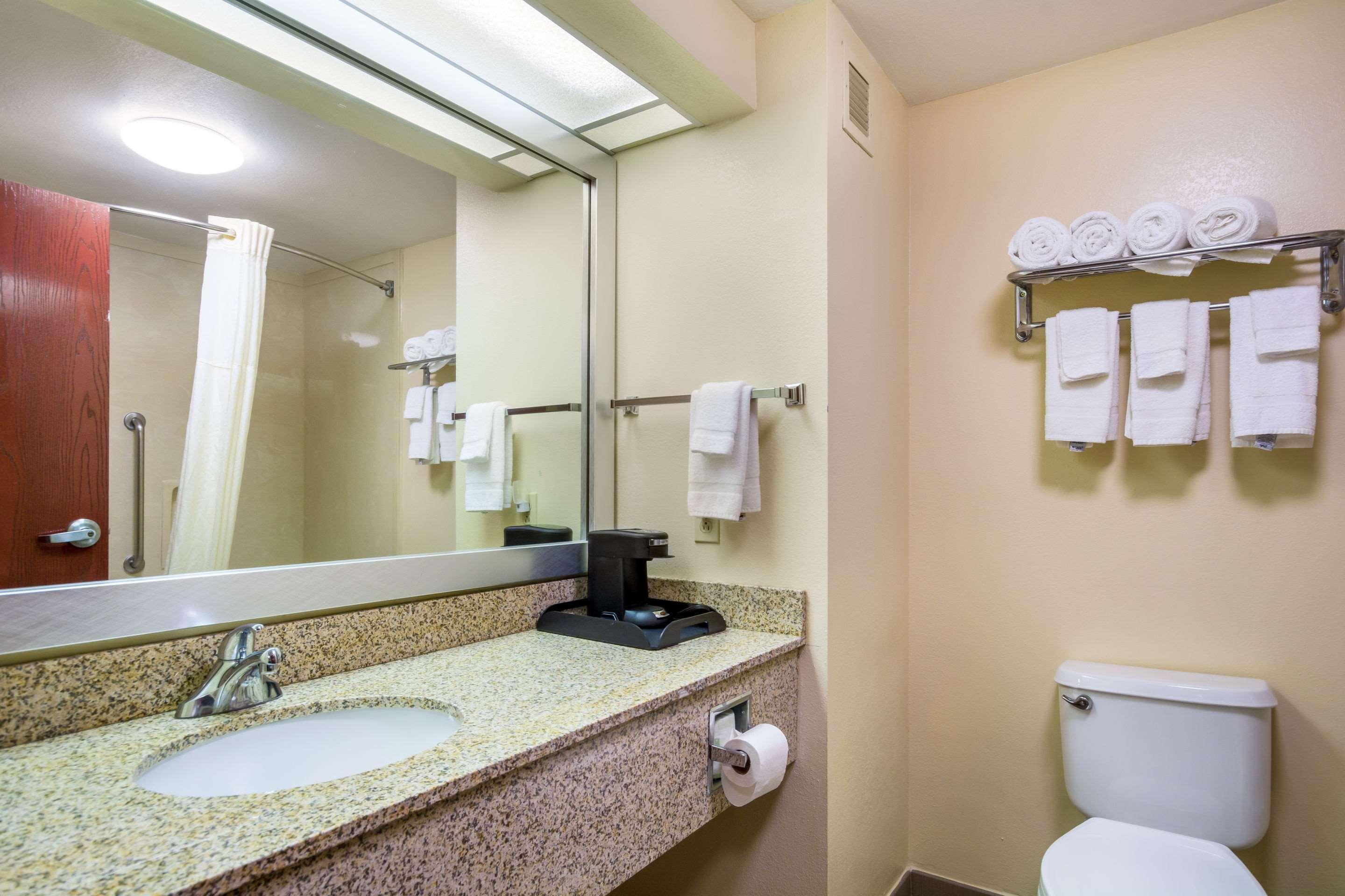 Quality Inn & Suites Sellersburg Dış mekan fotoğraf