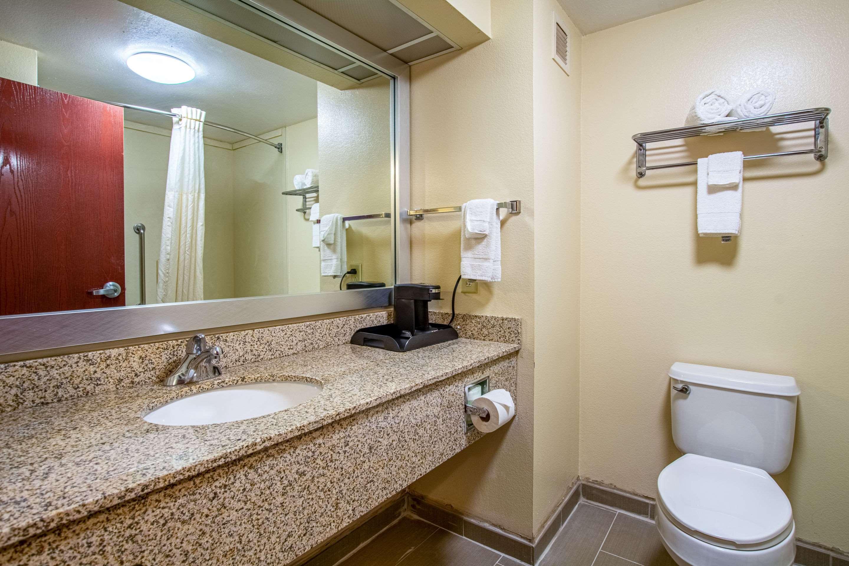 Quality Inn & Suites Sellersburg Dış mekan fotoğraf