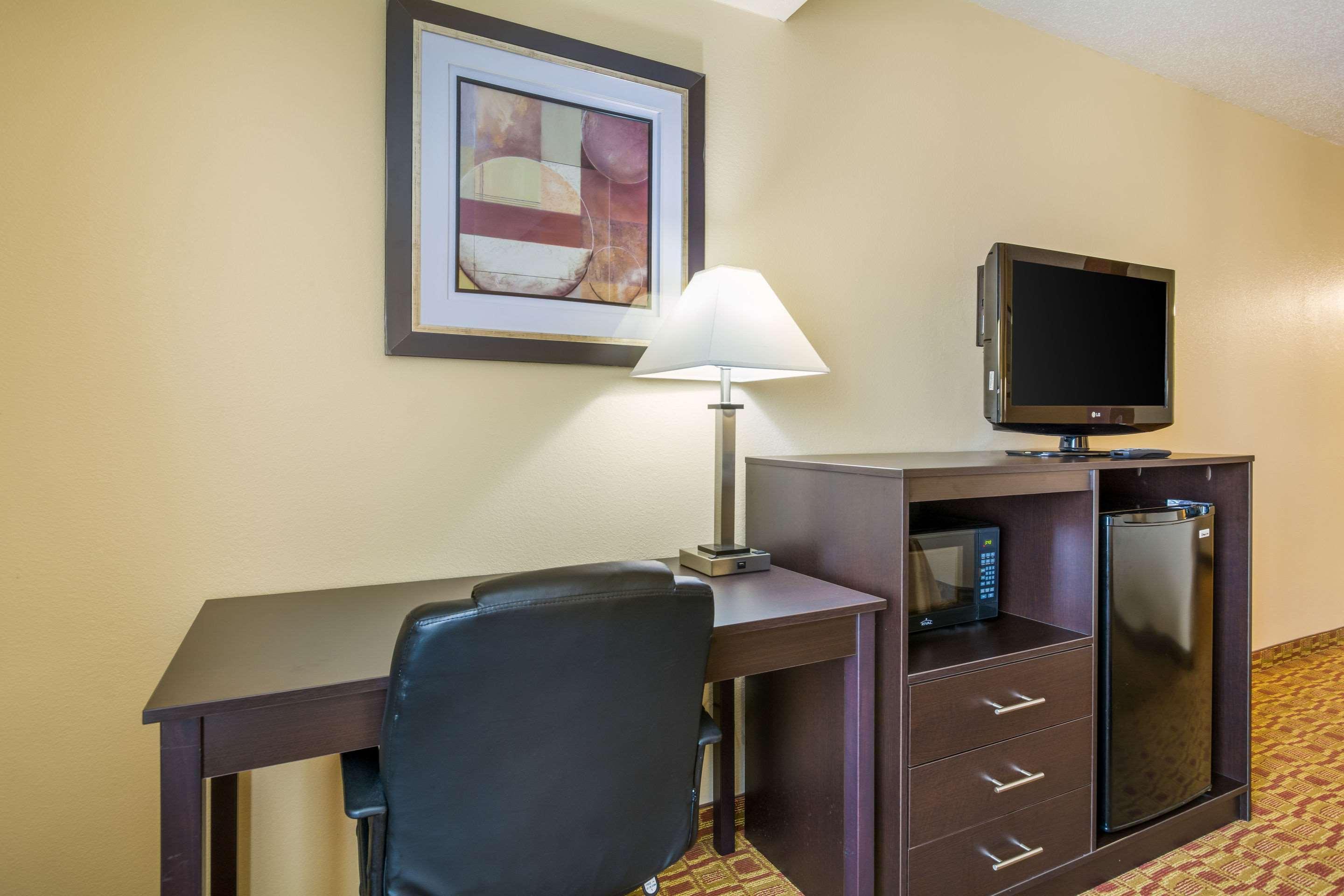 Quality Inn & Suites Sellersburg Dış mekan fotoğraf