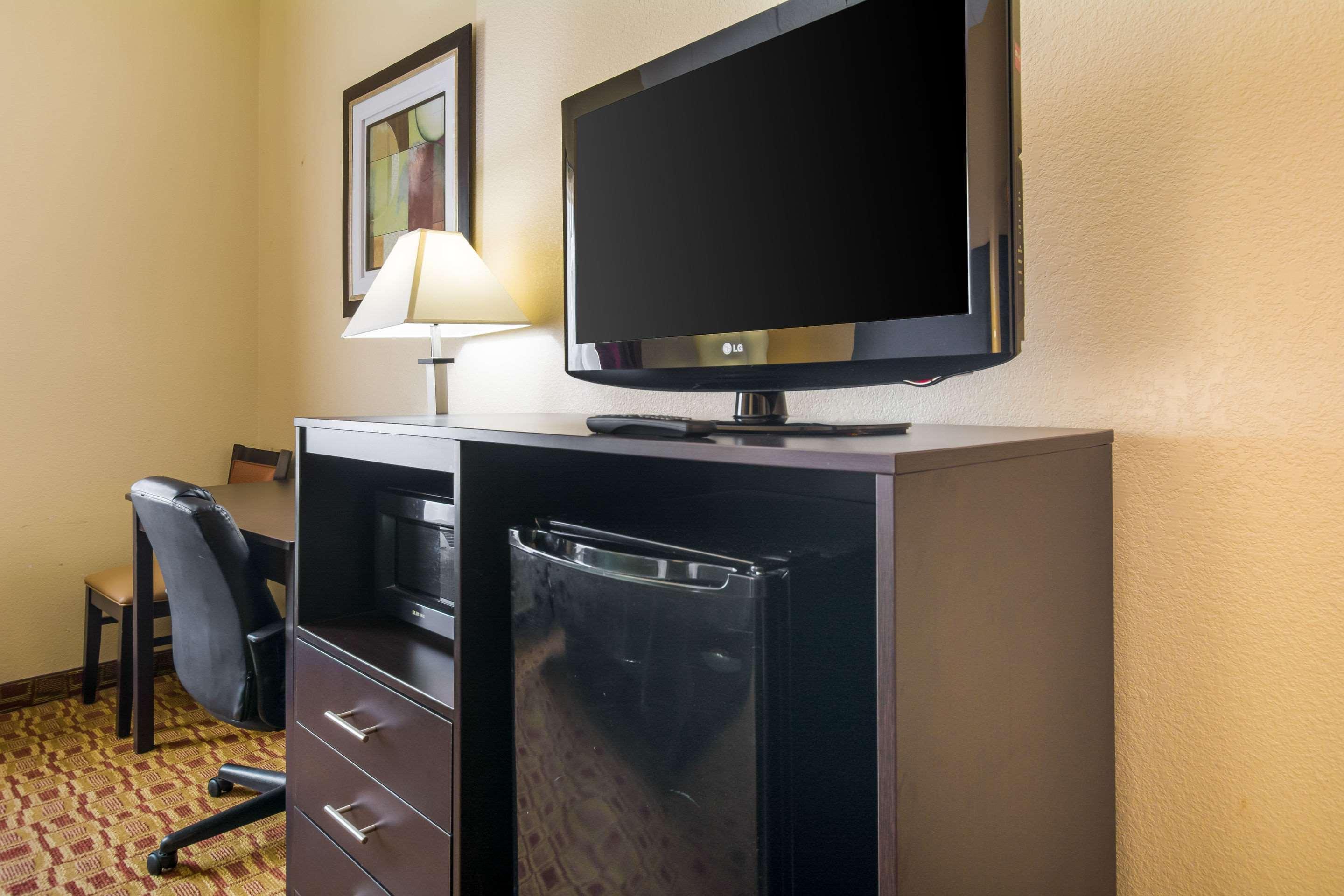 Quality Inn & Suites Sellersburg Dış mekan fotoğraf