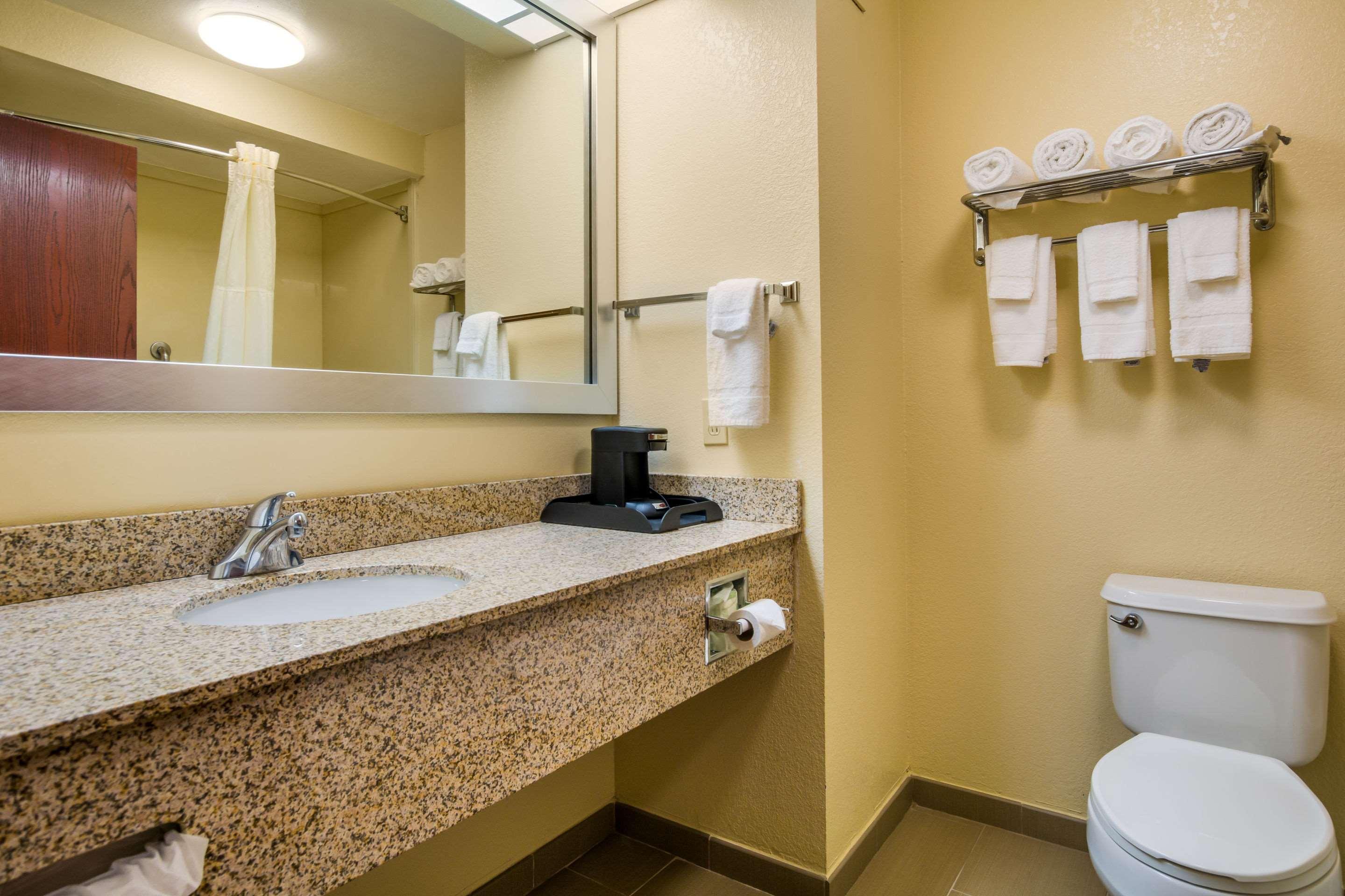 Quality Inn & Suites Sellersburg Dış mekan fotoğraf