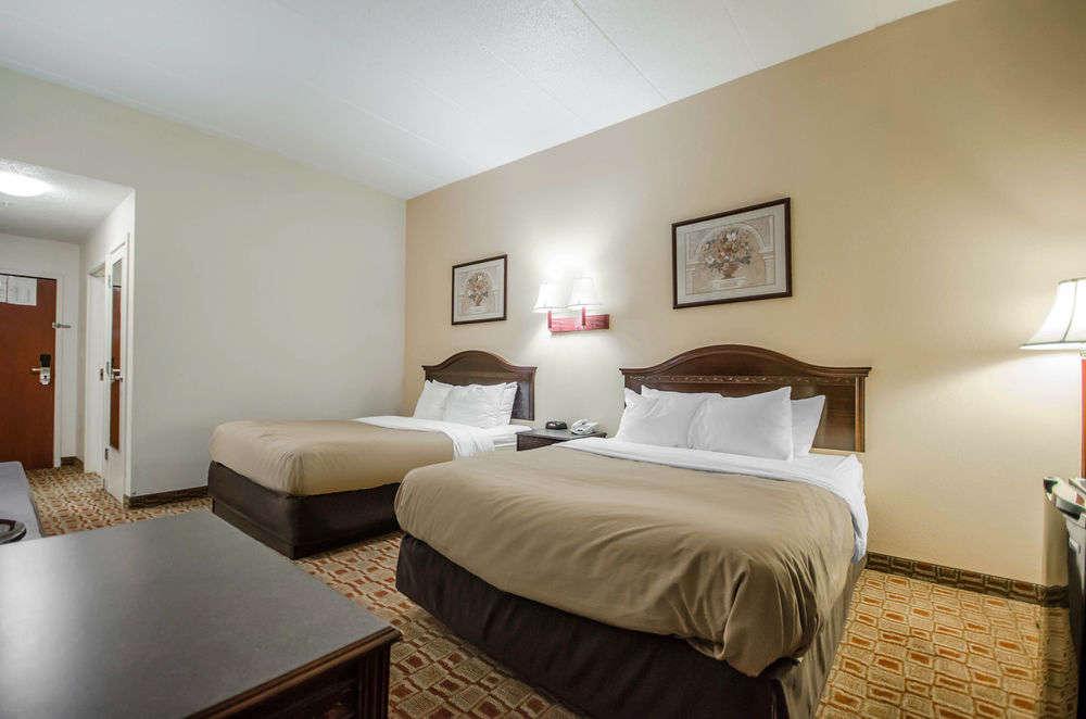 Quality Inn & Suites Sellersburg Dış mekan fotoğraf