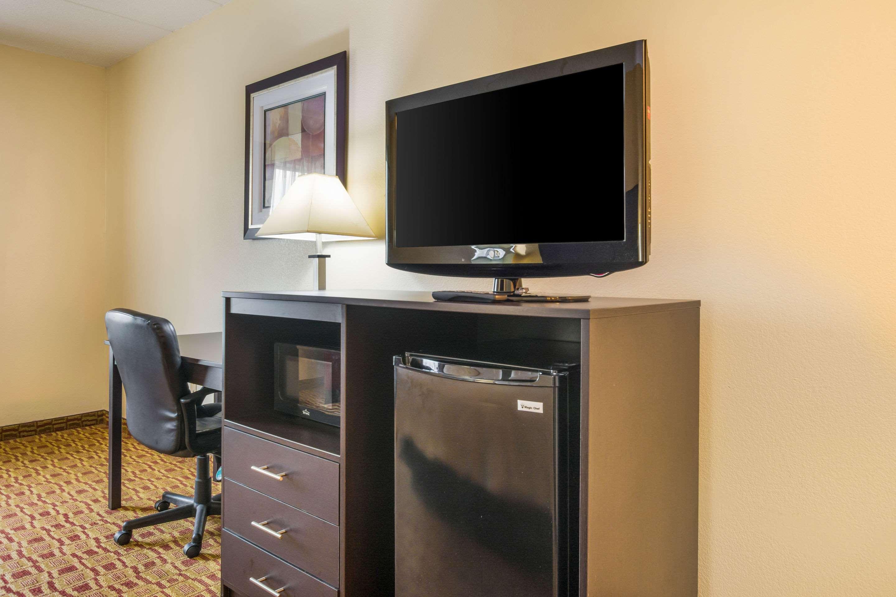 Quality Inn & Suites Sellersburg Dış mekan fotoğraf