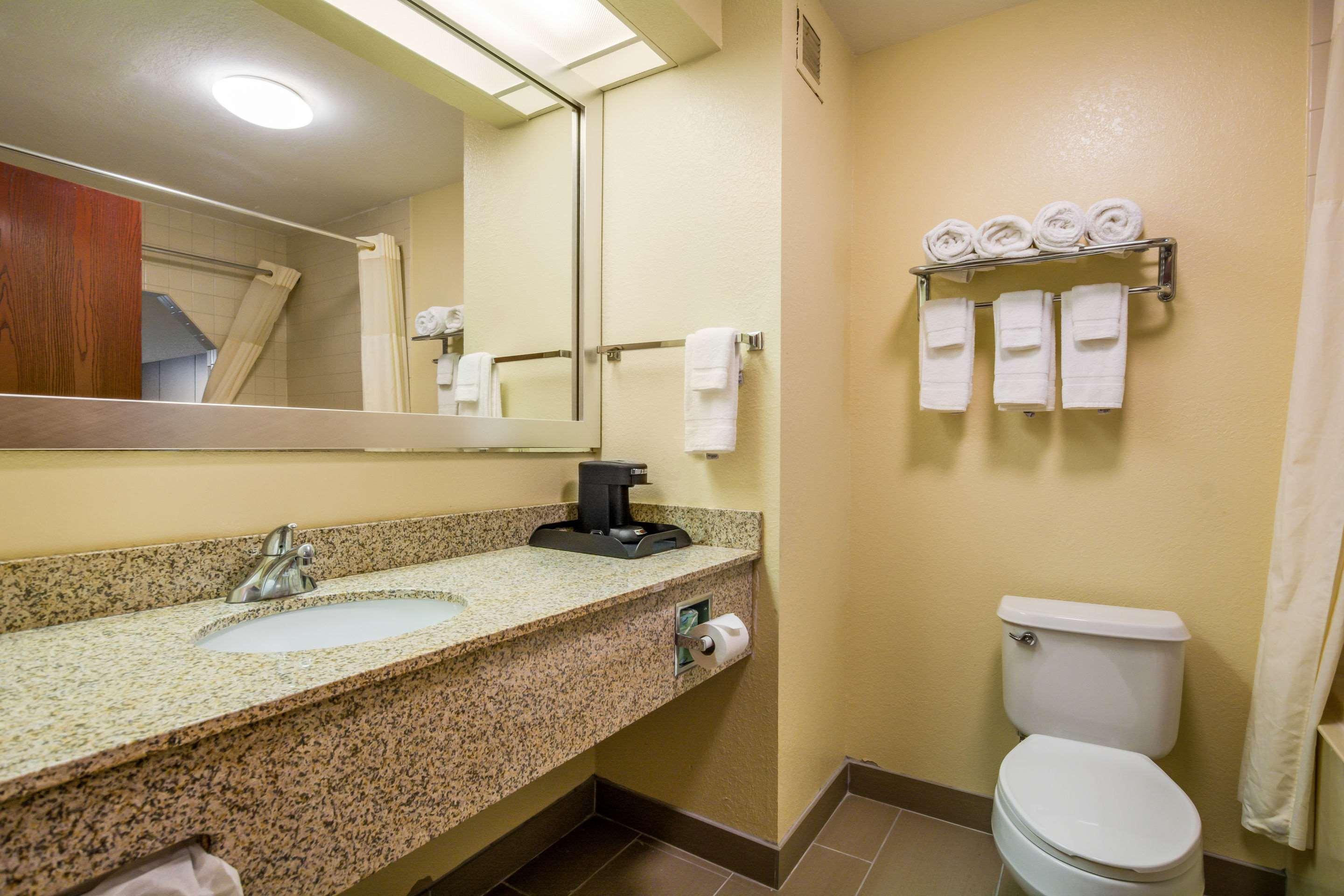 Quality Inn & Suites Sellersburg Dış mekan fotoğraf