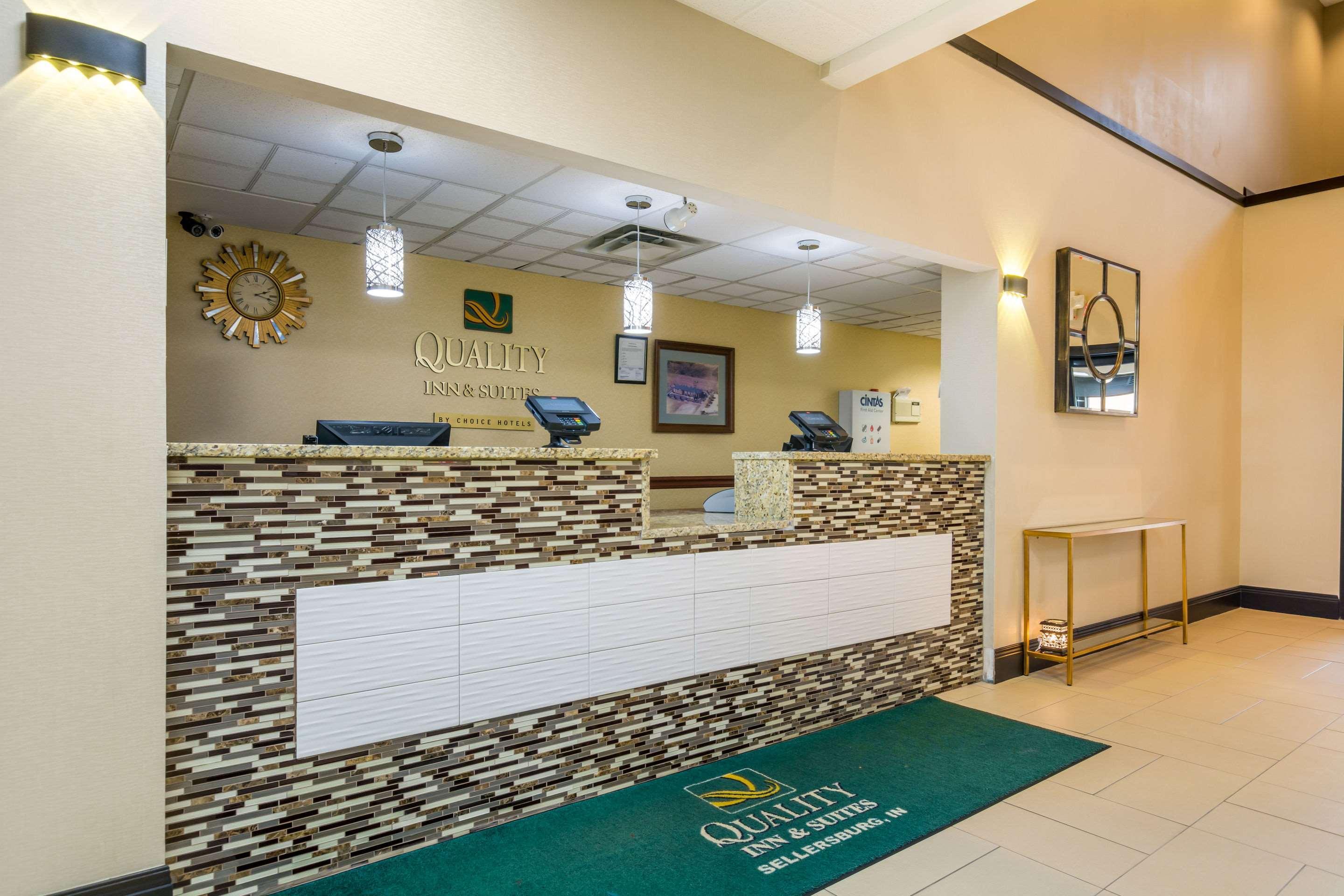 Quality Inn & Suites Sellersburg Dış mekan fotoğraf